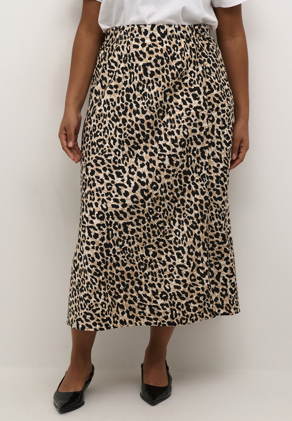 Юбка-трапеция Jasmine Kaffe Curve, черно-коричневая с леопардовым принтом
Юбка-трапеция Jasmine Kaffe Curve, черно-коричневая с леопардовым принтом