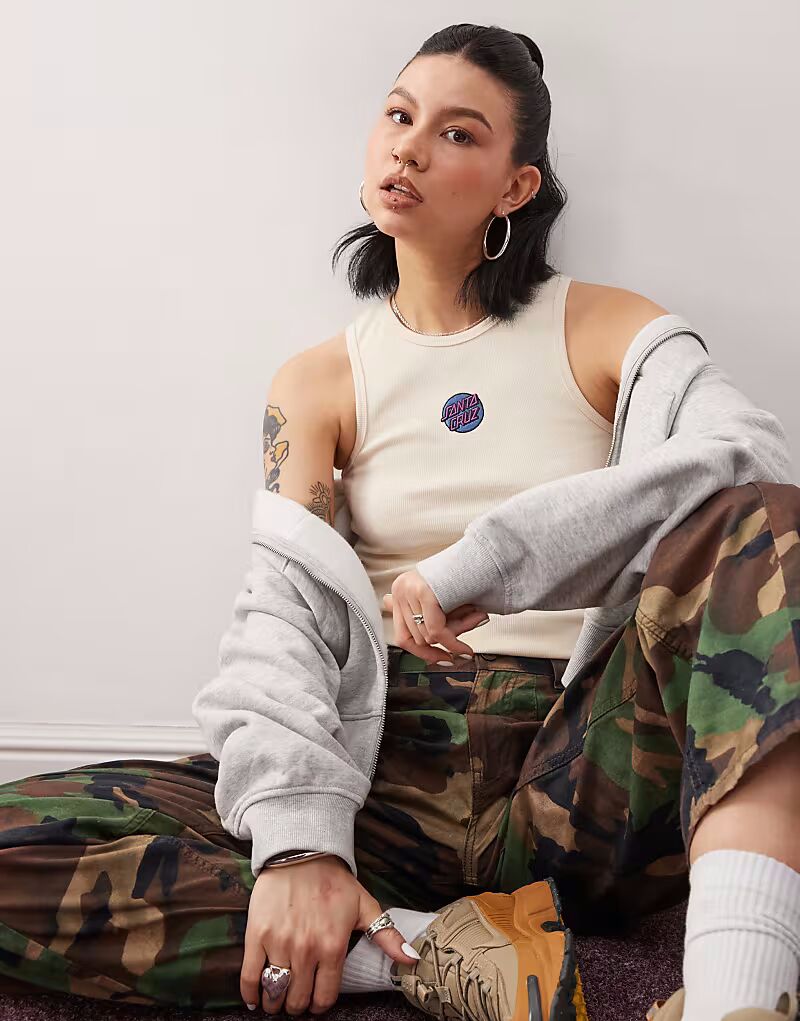 Майка с маленьким центральным логотипом кремового цвета Santa Cruz
Майка с маленьким центральным логотипом кремового цвета Santa Cruz