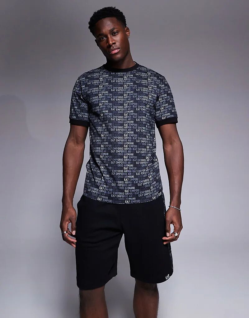 Черные шорты-джоггеры с логотипом Armani EA7 (часть комплекта)
Черные шорты-джоггеры с логотипом Armani EA7 (часть комплекта)