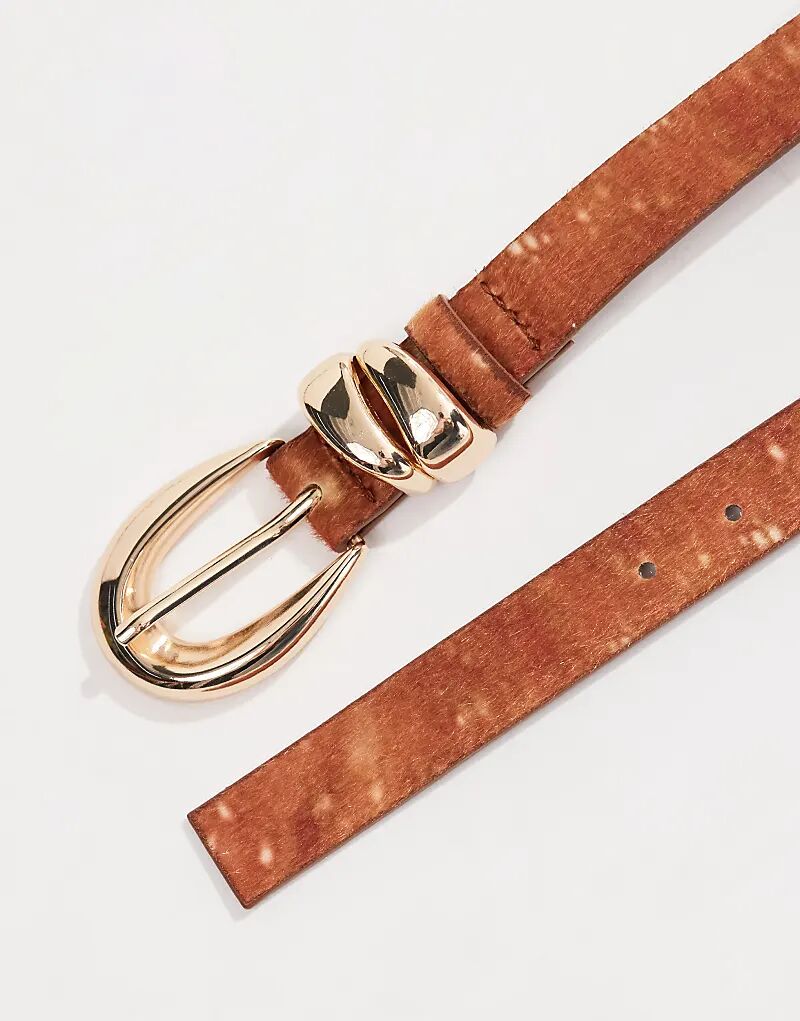 Ремень с полукруглой пряжкой от My Accessories с принтом оленя и золотом
Ремень с полукруглой пряжкой от My Accessories с принтом оленя и золотом