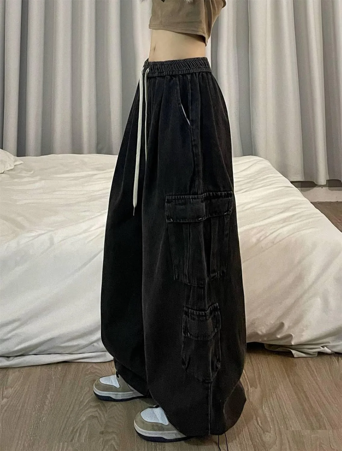 Женские багги карго штаны Y2K с кулиской Flixxo
Женские багги карго штаны Y2K с кулиской Flixxo