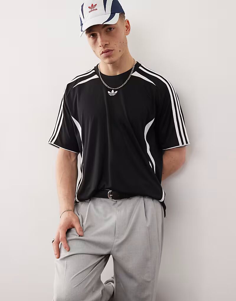 Черная футболка Adidas Originals Teamgeist
Черная футболка Adidas Originals Teamgeist