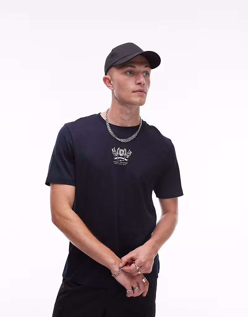 Футболка с вышитым логотипом Tommy Hilfiger темно-синего цвета
Футболка с вышитым логотипом Tommy Hilfiger темно-синего цвета