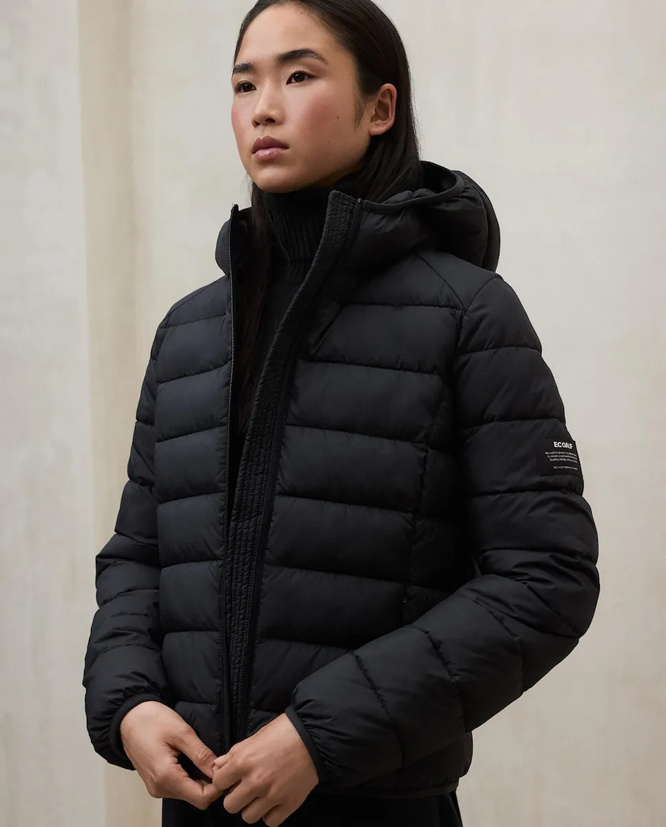 Женское пальто с капюшоном и боковыми карманами Ecoalf, черный
Женское пальто с капюшоном и боковыми карманами Ecoalf, черный