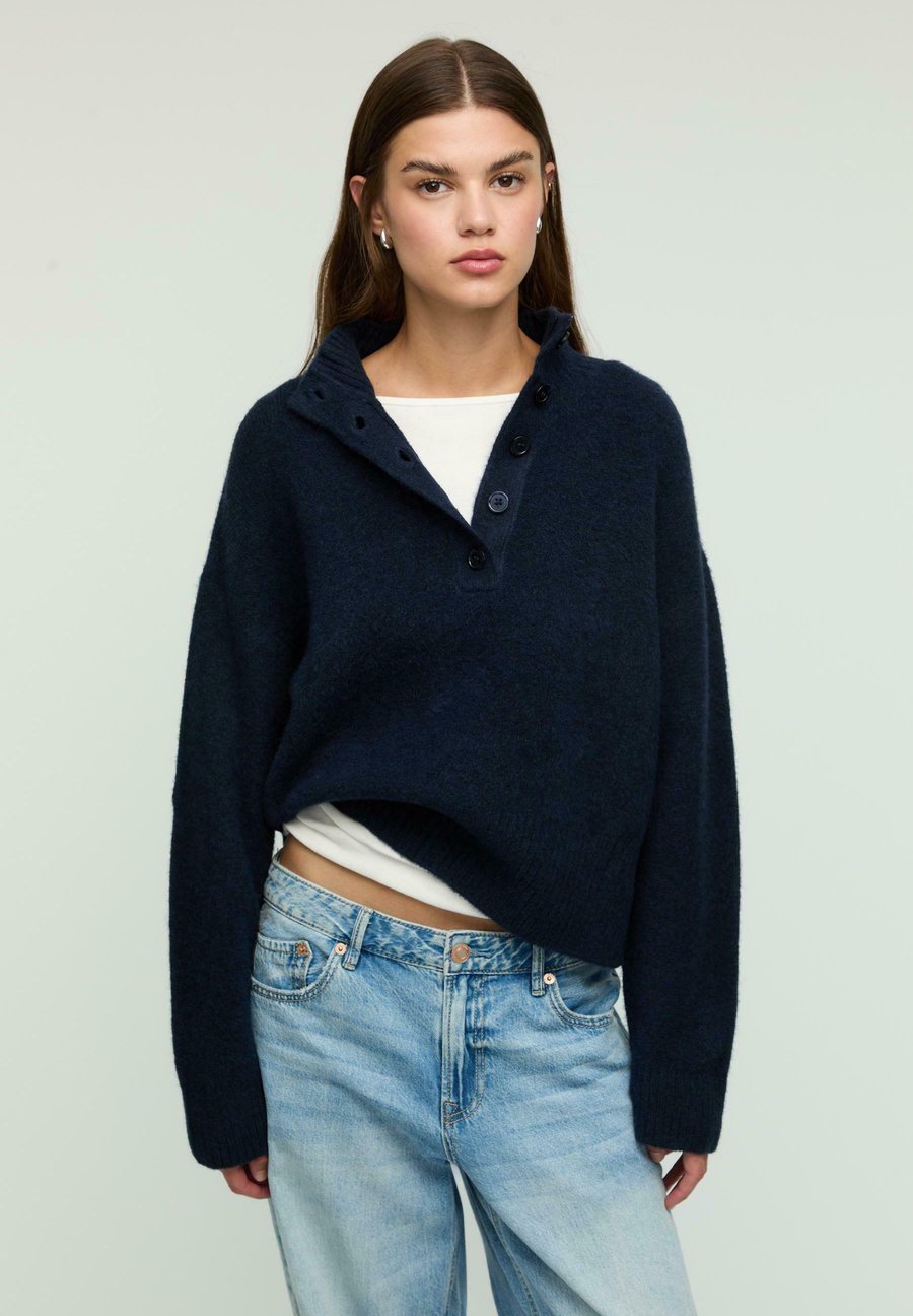 Джемпер Stradivarius WITH BUTTONS, Dark Blue
Джемпер Stradivarius WITH BUTTONS, Dark Blue