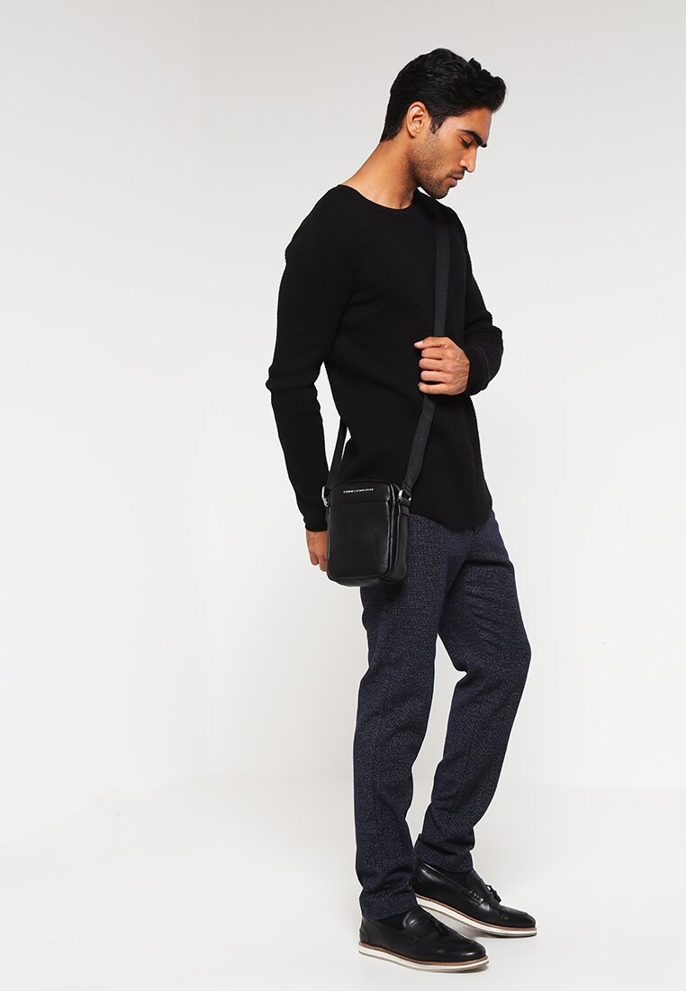 Сумка через плечо Tommy Hilfiger, черная
Сумка через плечо Tommy Hilfiger, черная