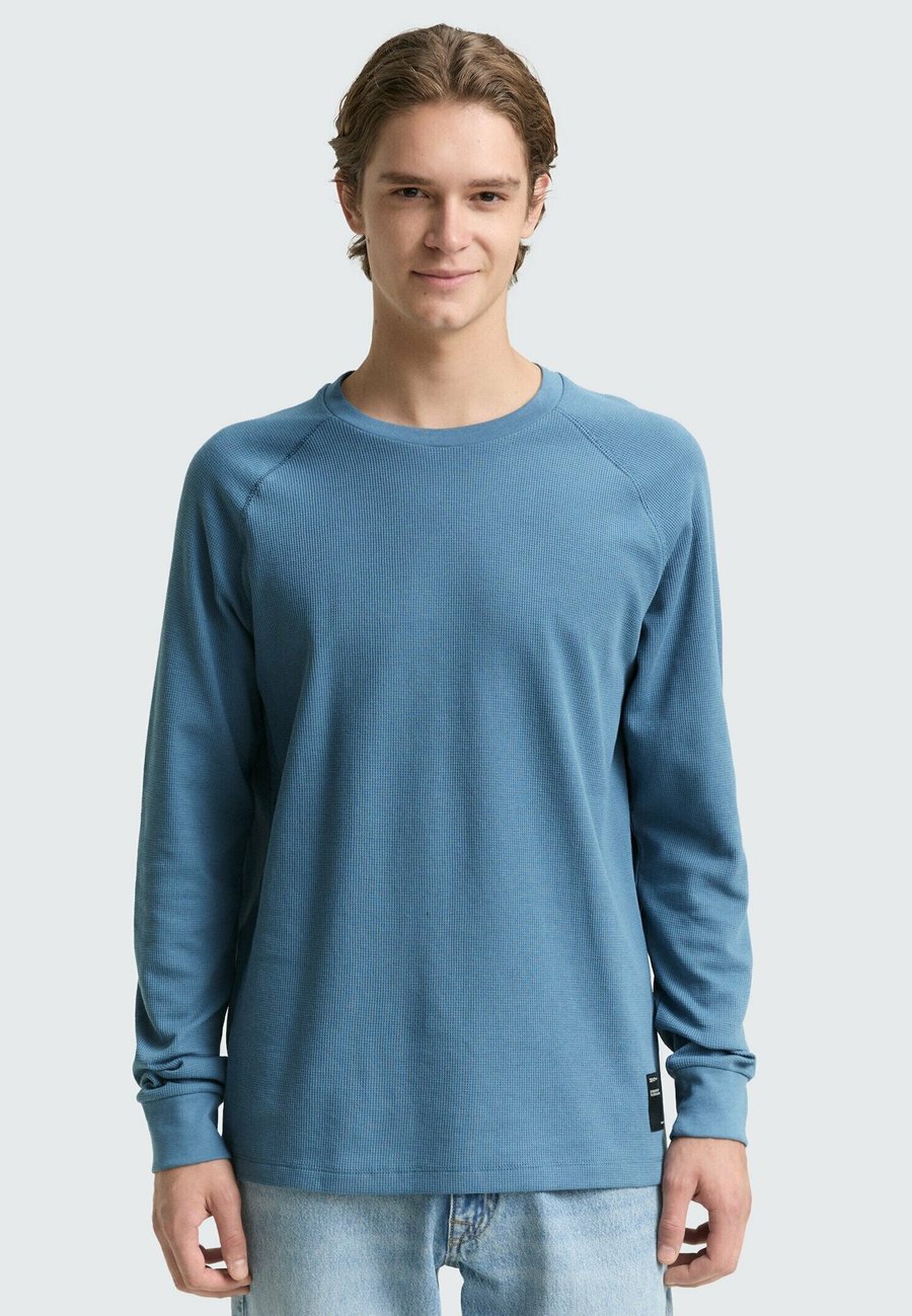 Топ TOM TAILOR DENIM MIT WAFFELSTRUKTUR, Dusty Denim Blue/Dark Blue
Топ TOM TAILOR DENIM MIT WAFFELSTRUKTUR, Dusty Denim Blue/Dark Blue