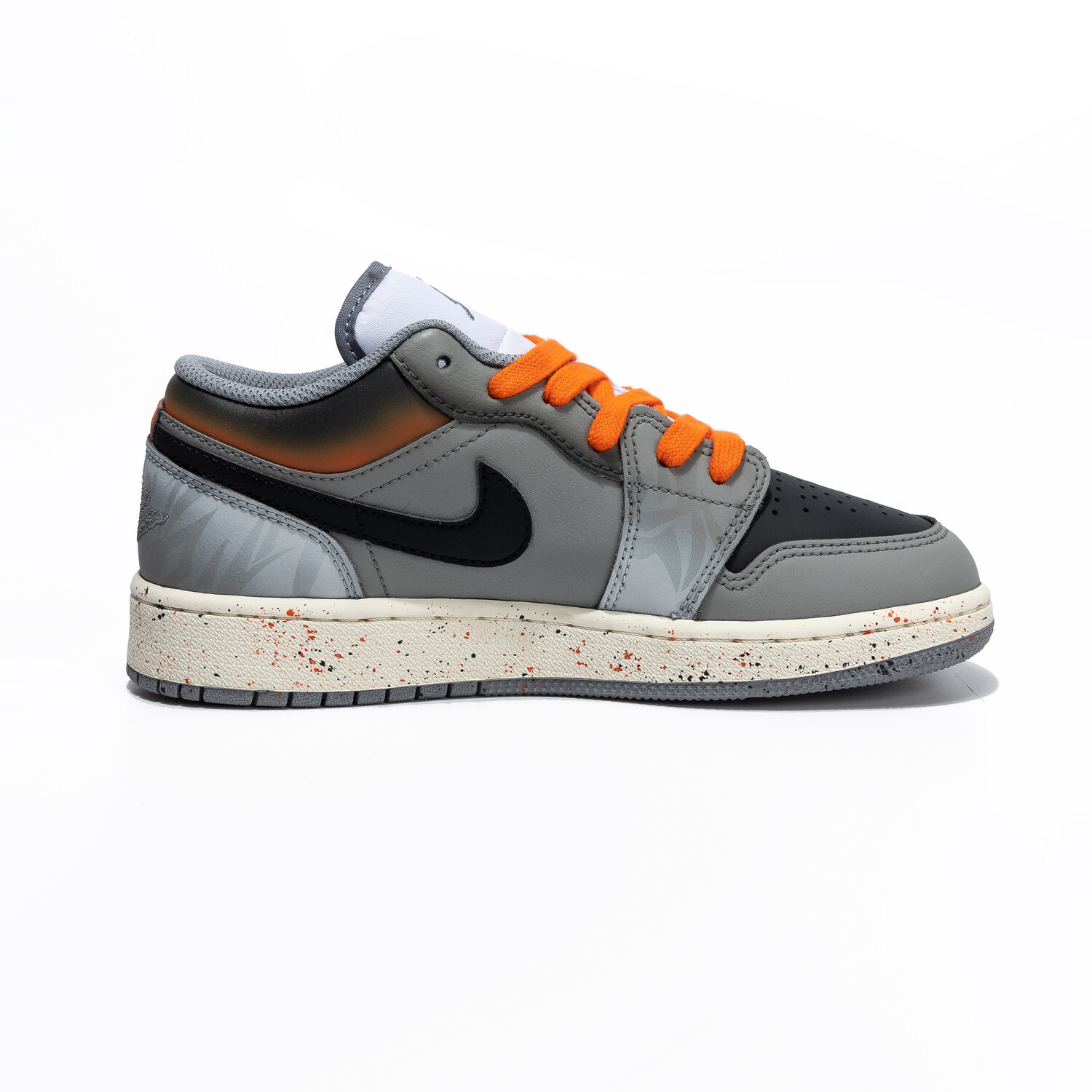 Кроссовки Air Jordan 1 Vintage Basketball Shoes Women's Low-top Grey/Black, серый/черный
Кроссовки Air Jordan 1 Vintage Basketball Shoes Women's Low-top Grey/Black, серый/черный