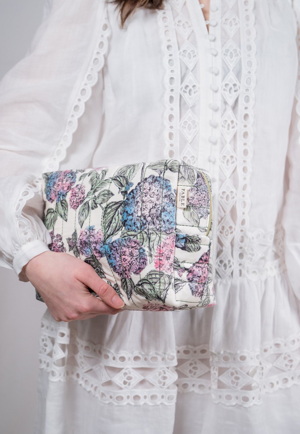 Косметичка HYDRANGEA LARGE FABLE ENGLAND, кремовый
Косметичка HYDRANGEA LARGE FABLE ENGLAND, кремовый