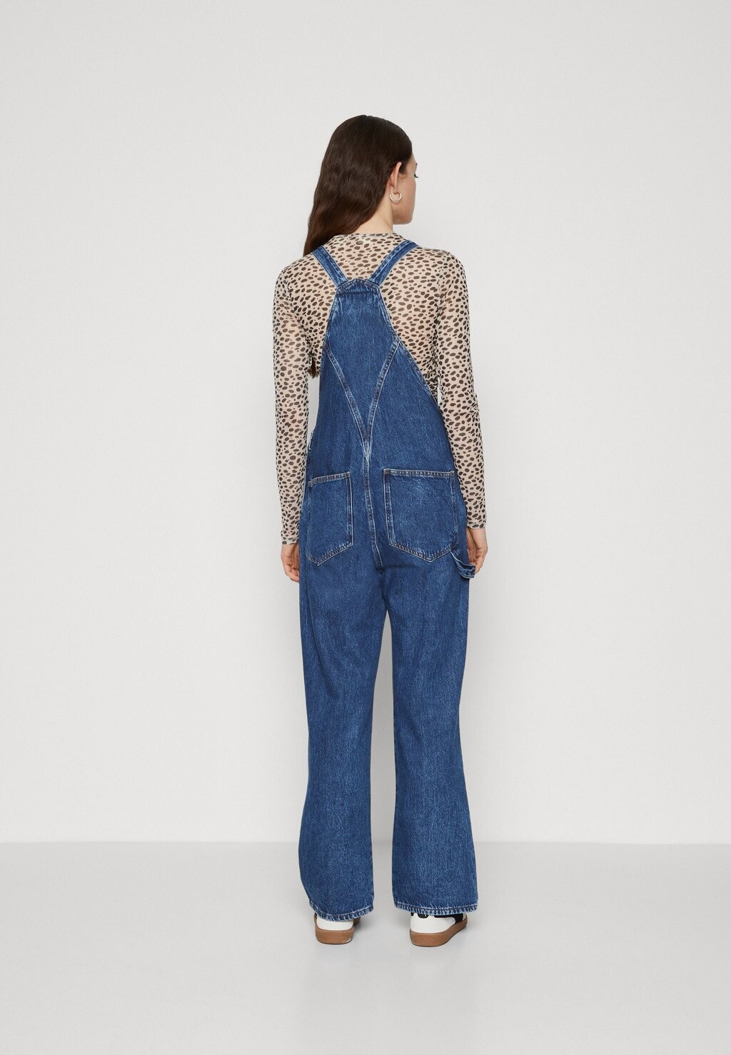 Комбинезон ONLREGGIE CARPENTER ONLY, синий деним
Комбинезон ONLREGGIE CARPENTER ONLY, синий деним