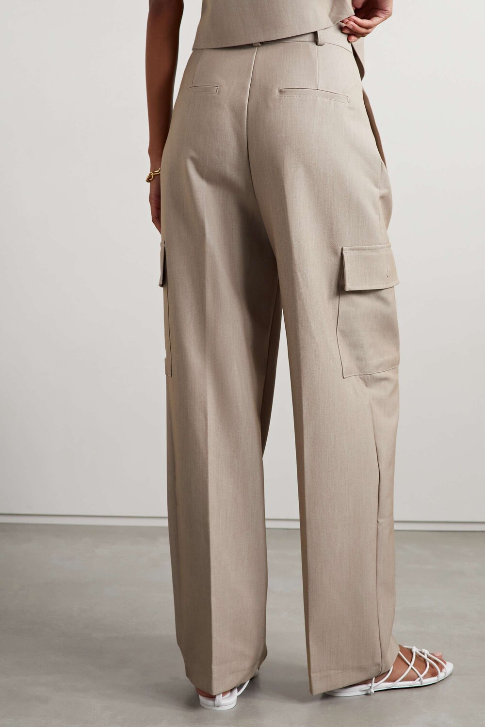 FRANKIE SHOP Широкие тканые брюки карго Maesa со складками, бежевый
FRANKIE SHOP Широкие тканые брюки карго Maesa со складками, бежевый