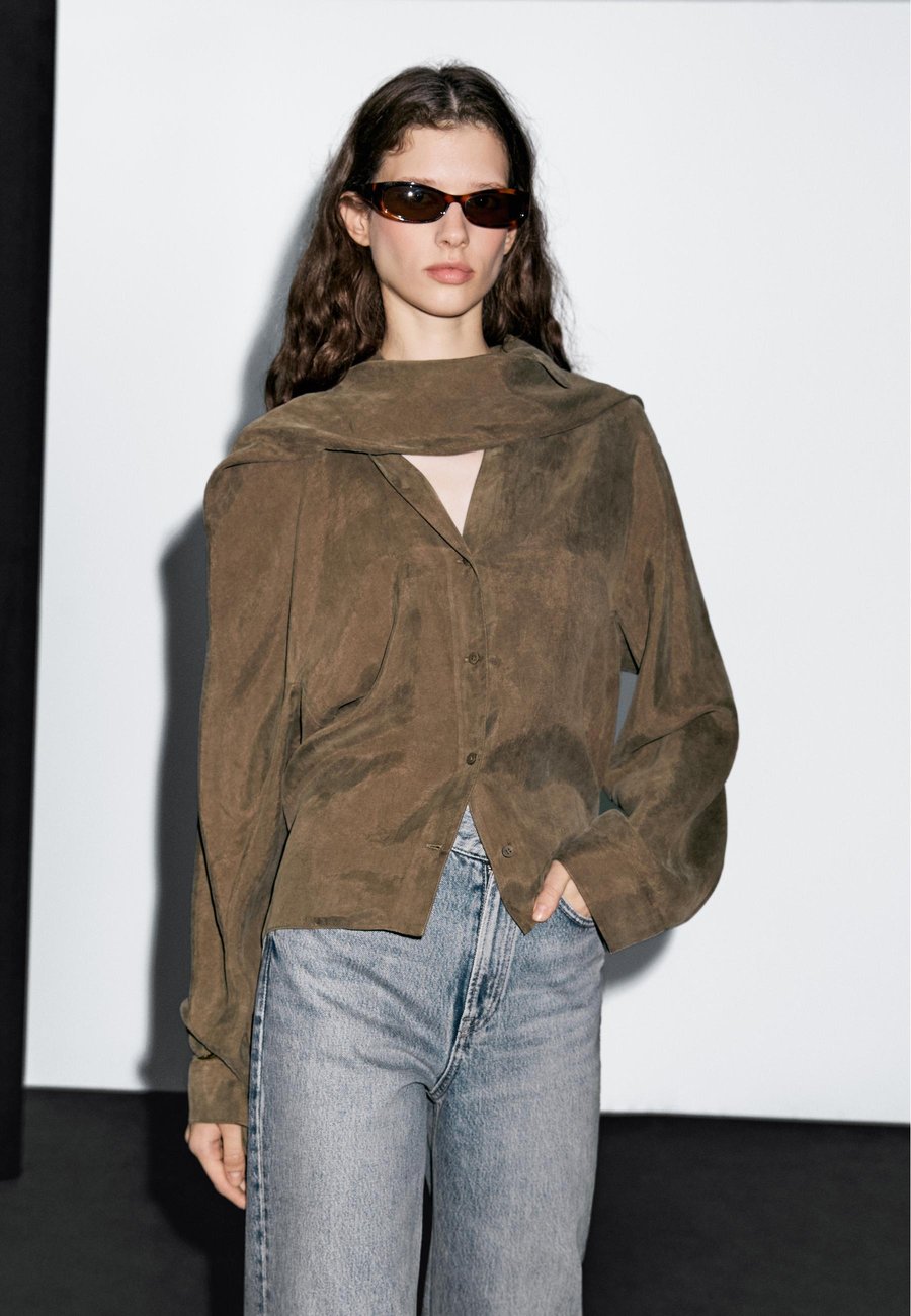 Блуза Massimo Dutti GARMENT WITH TIE AT THE NECK, Brown
Блуза Massimo Dutti GARMENT WITH TIE AT THE NECK, Brown