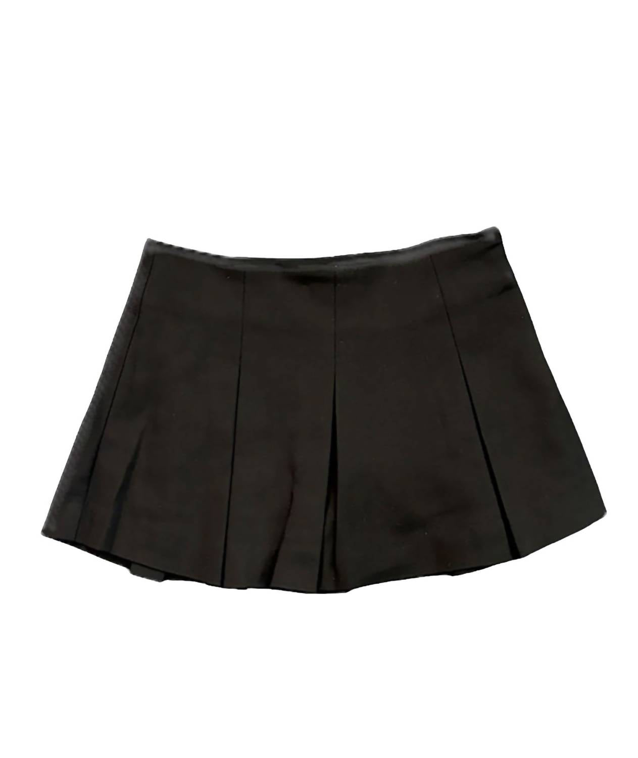 Хайди юбка-шорты в черном цвете KatieJnyc
Хайди юбка-шорты в черном цвете KatieJnyc