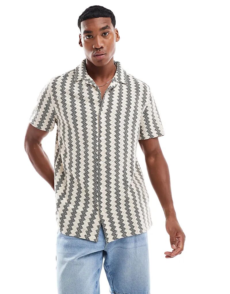 Рубашка Brave Soul с короткими рукавами и зигзагообразными полосками натурального цвета
Рубашка Brave Soul с короткими рукавами и зигзагообразными полосками натурального цвета