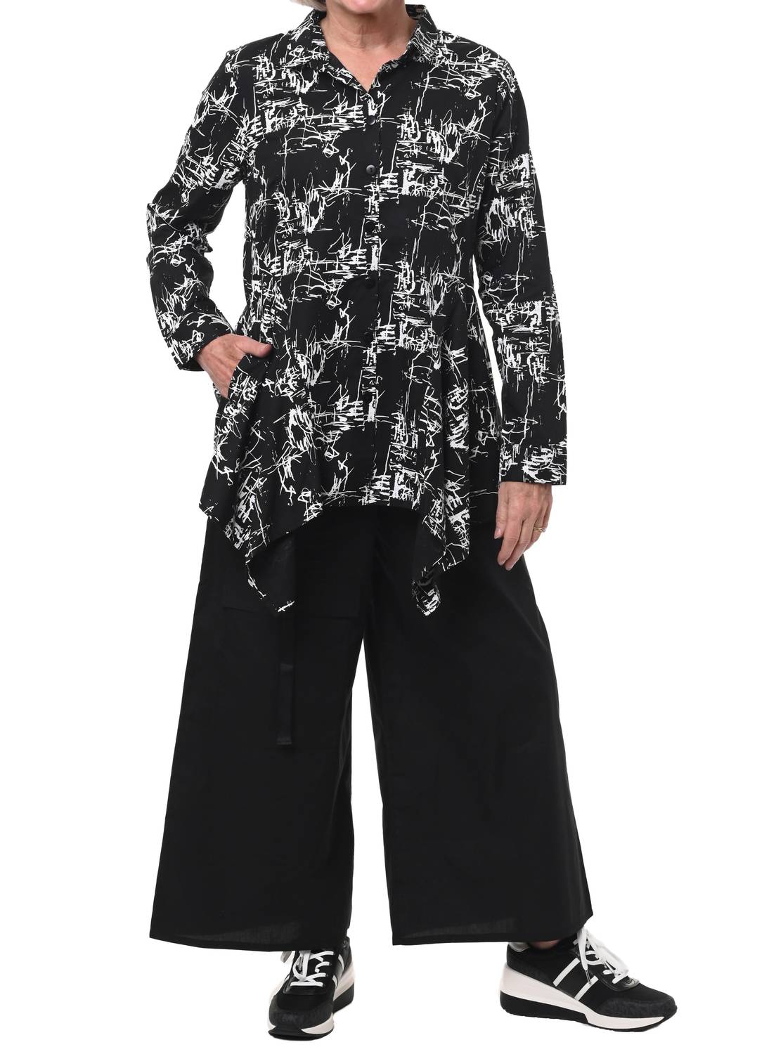 Туника Jennifer в черном цвете с узором Tulip Clothing
Туника Jennifer в черном цвете с узором Tulip Clothing