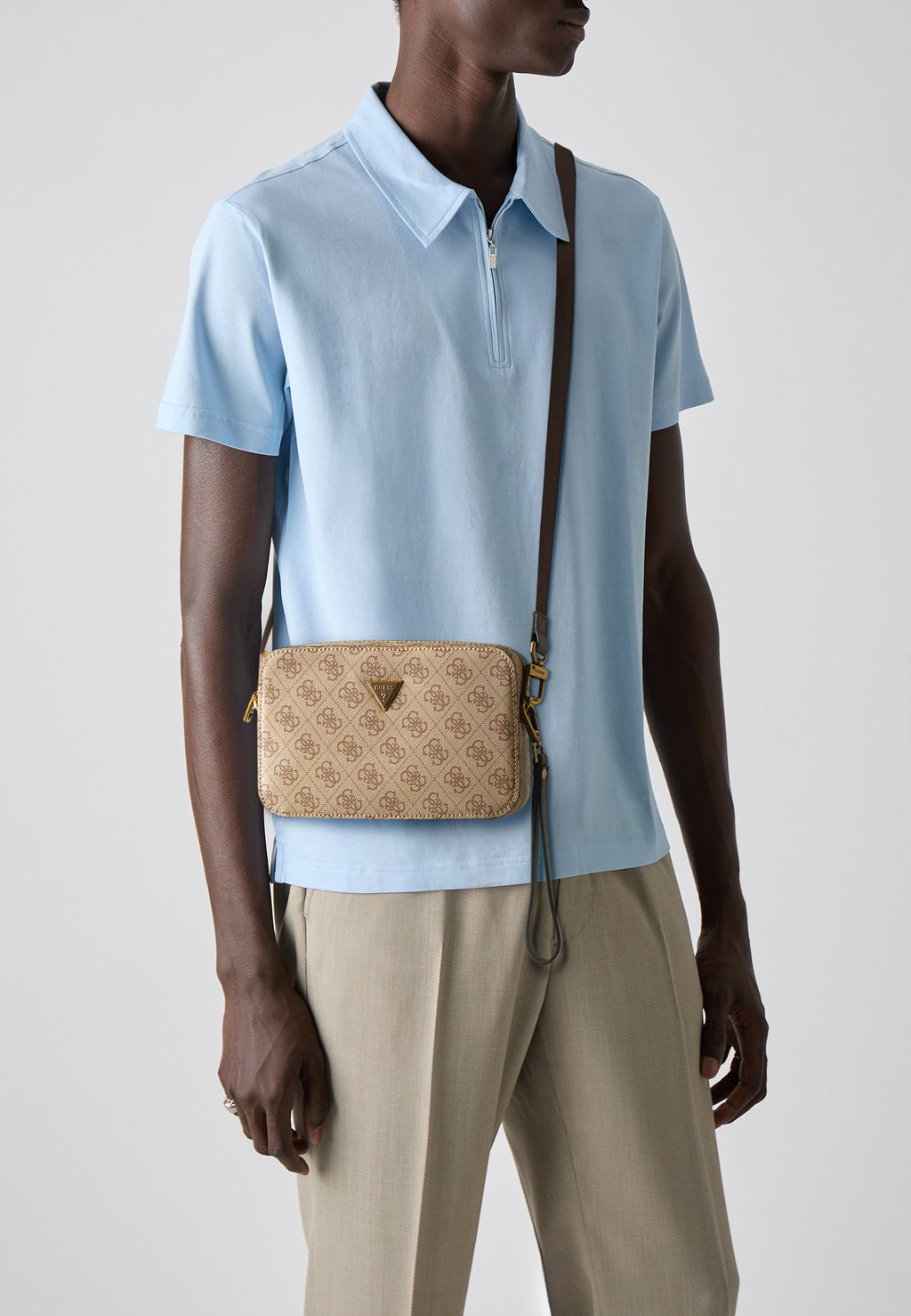 Сумка через плечо MILANO MINI CAMERA BAG Guess, бежевый
Сумка через плечо MILANO MINI CAMERA BAG Guess, бежевый