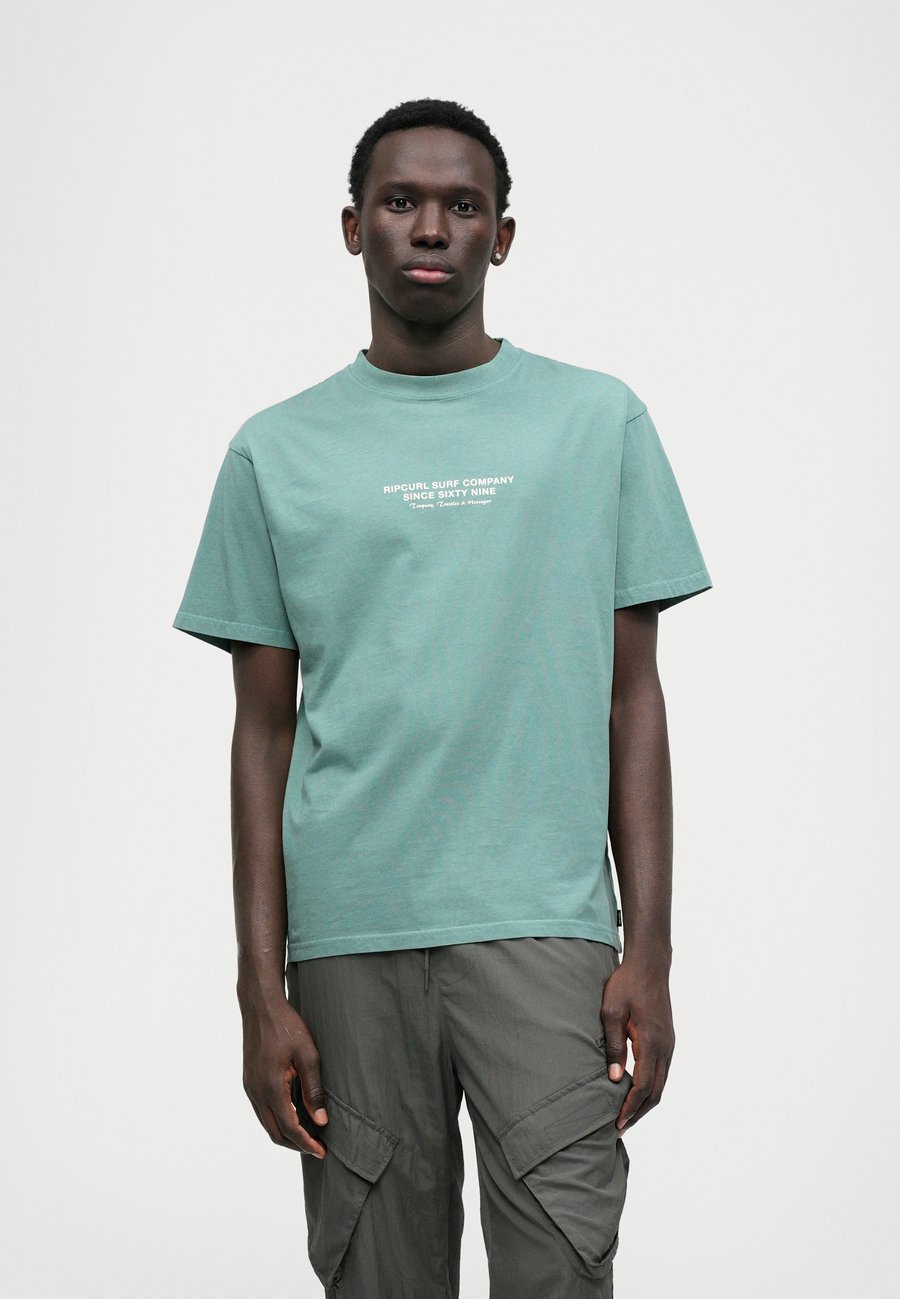 Футболка Rip Curl CALI MEDALLION TEE UNISEX, Blue Slate/Light Blue, Синий, Футболка Rip Curl CALI MEDALLION TEE UNISEX, Blue Slate/Light Blue
Футболка Rip Curl CALI MEDALLION TEE UNISEX, Blue Slate/Light Blue, Синий, Футболка Rip Curl CALI MEDALLION TEE UNISEX, Blue Slate/Light Blue