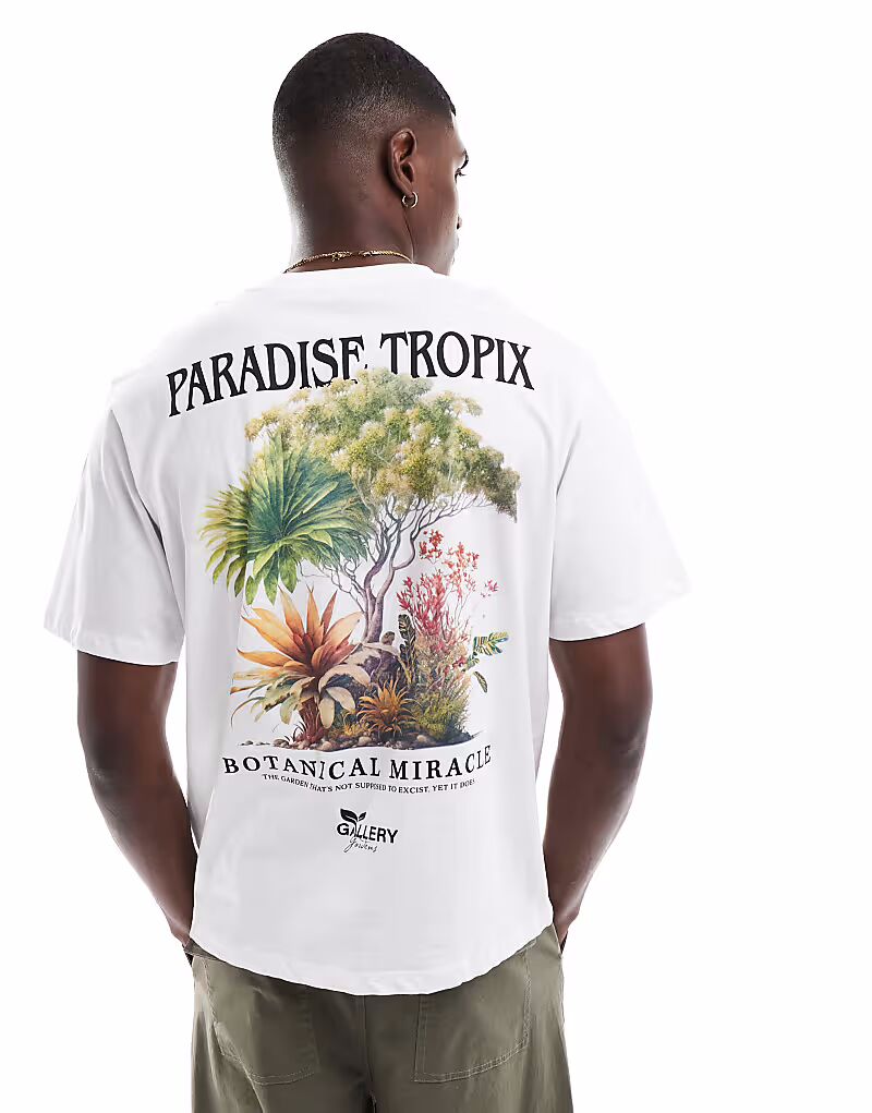 Футболка Jack & Jones с принтом на спине и тропическим принтом
Футболка Jack & Jones с принтом на спине и тропическим принтом