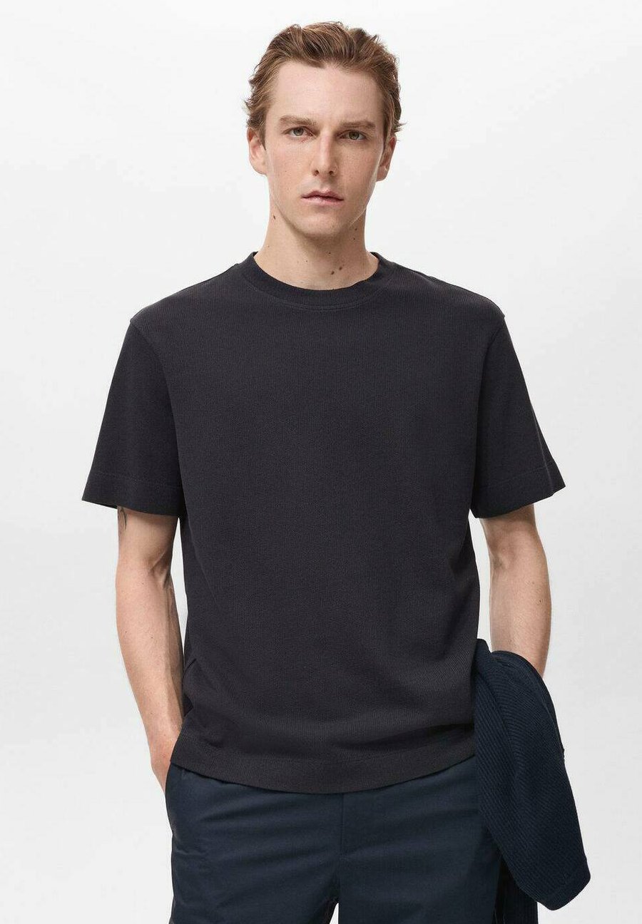 Футболка Mango Basic T-shirt, Dark Blue, Синий, Футболка Mango Basic T-shirt, Dark Blue
Футболка Mango Basic T-shirt, Dark Blue, Синий, Футболка Mango Basic T-shirt, Dark Blue