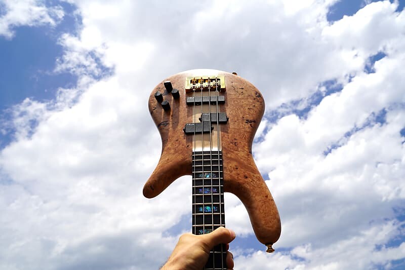 Басс гитара Spector USA NS-2 - Maple Burl Matte Finish 4-String Electric Bass Guitar w/ Black Tolex Case
Басс гитара Spector USA NS-2 - Maple Burl Matte Finish 4-String Electric Bass Guitar w/ Black Tolex Case