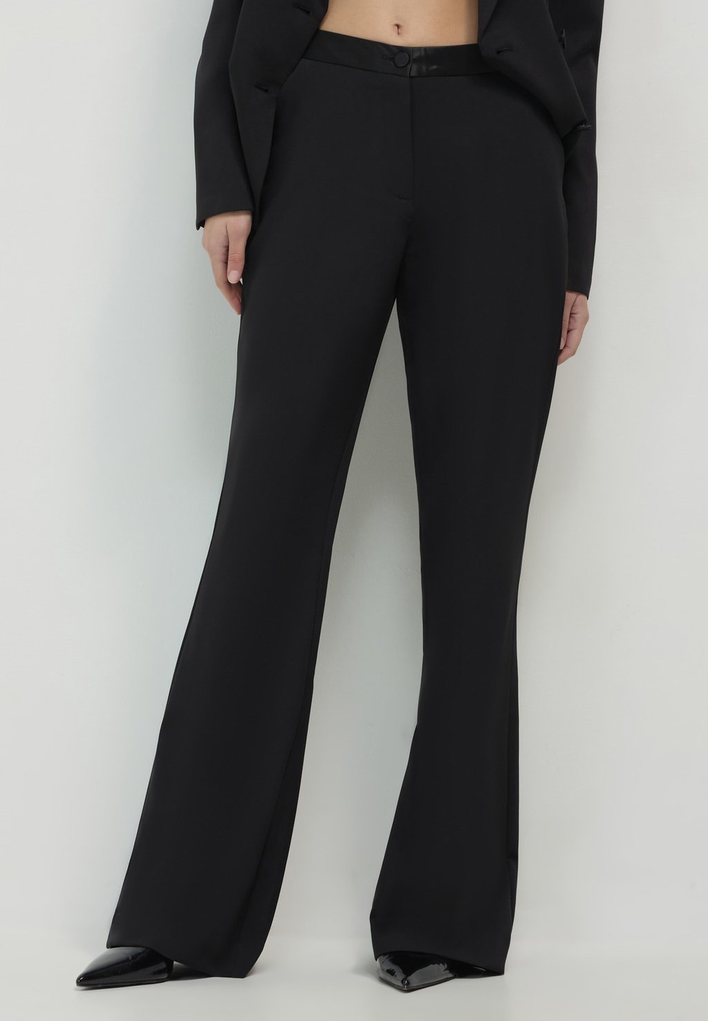 Брюки ZAMPA FASCIA SIMIL Calliope, черный
Брюки ZAMPA FASCIA SIMIL Calliope, черный