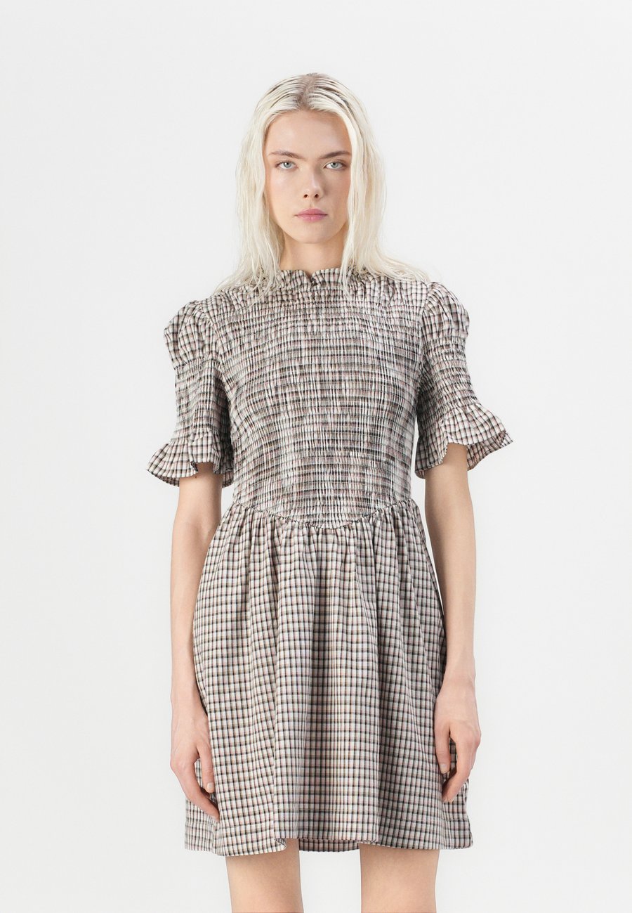 Платье YAS YASCHEMMA DRESS, Birch/Off-White
Платье YAS YASCHEMMA DRESS, Birch/Off-White