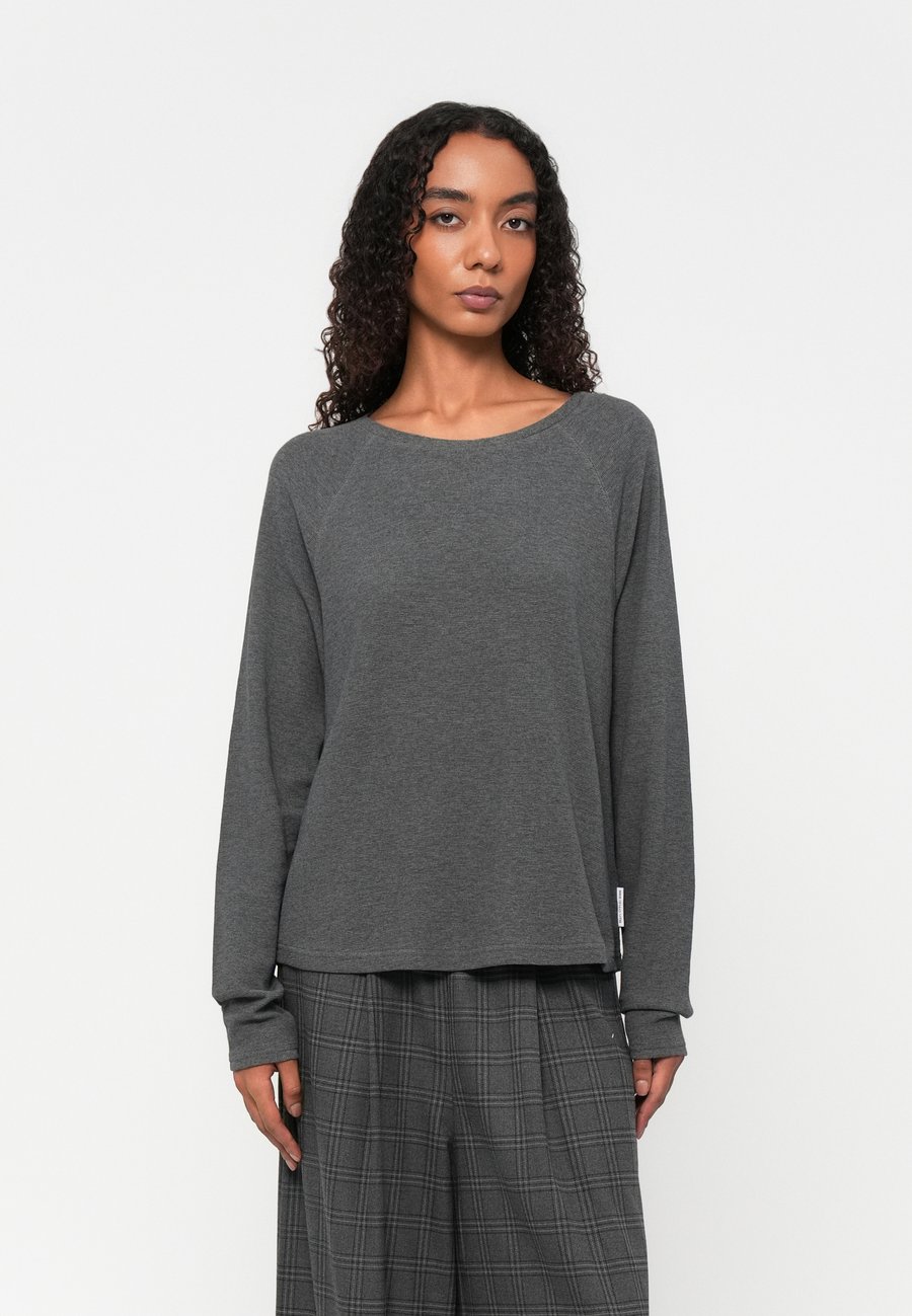 Топ Marc O'Polo DENIM Long sleeved top, Anthra Melange/Dark Grey
Топ Marc O'Polo DENIM Long sleeved top, Anthra Melange/Dark Grey