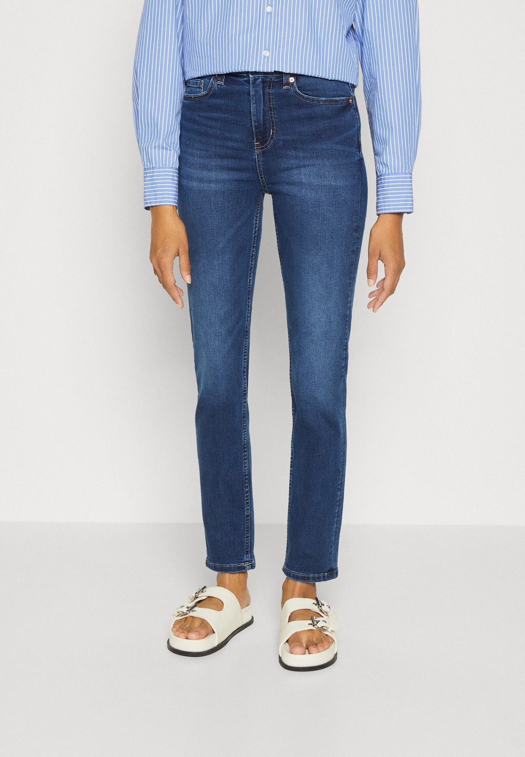 Джинсы облегающего кроя Marks & Spencer, синий
Джинсы облегающего кроя Marks & Spencer, синий