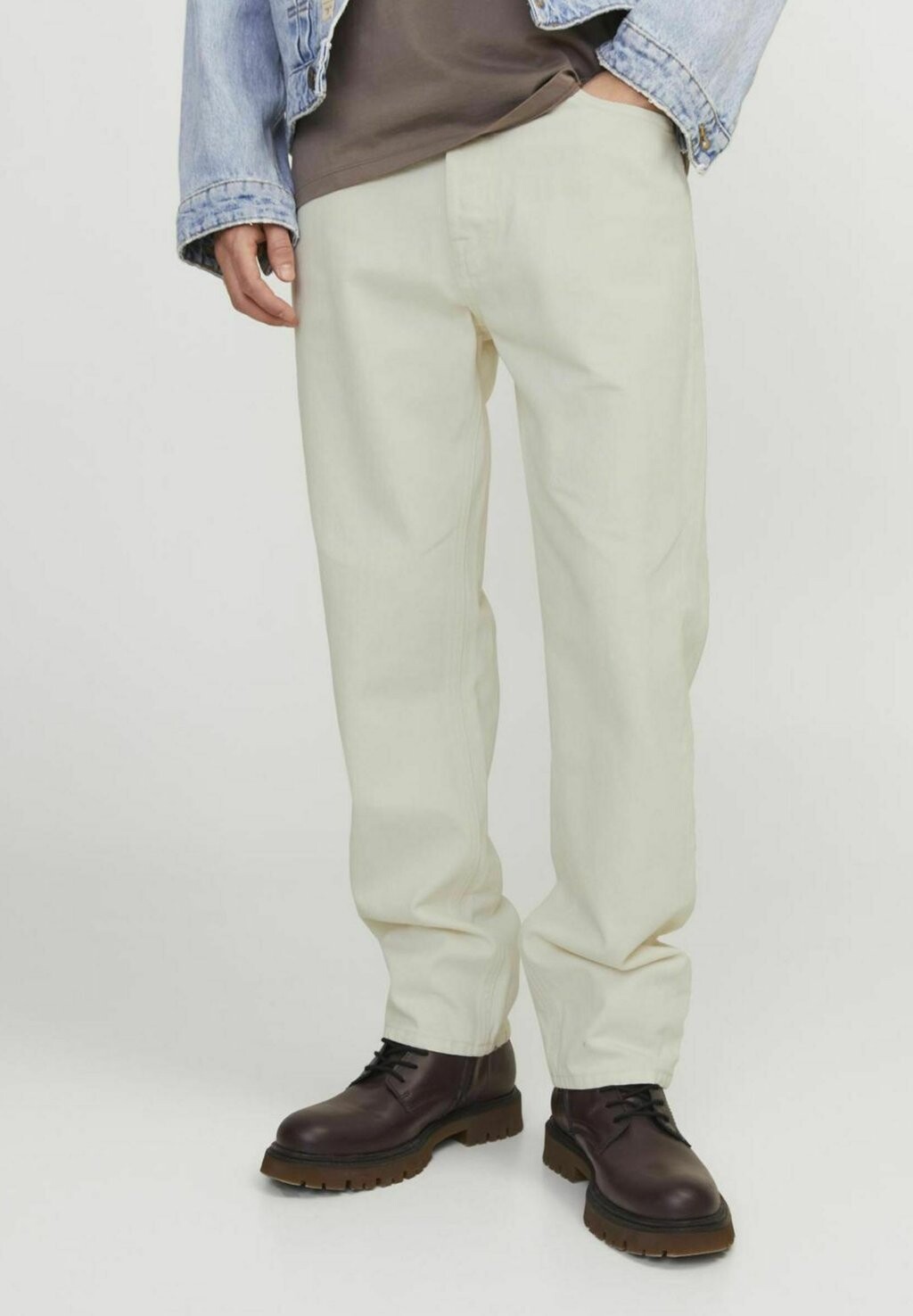 Джинсы-сигареты Chris Jack & Jones, цвет ecru
Джинсы-сигареты Chris Jack & Jones, цвет ecru