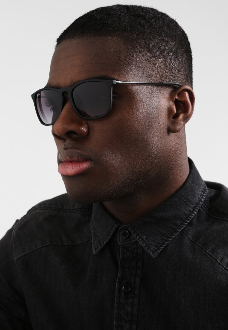 Солнцезащитные очки Ray-Ban, черный
Солнцезащитные очки Ray-Ban, черный