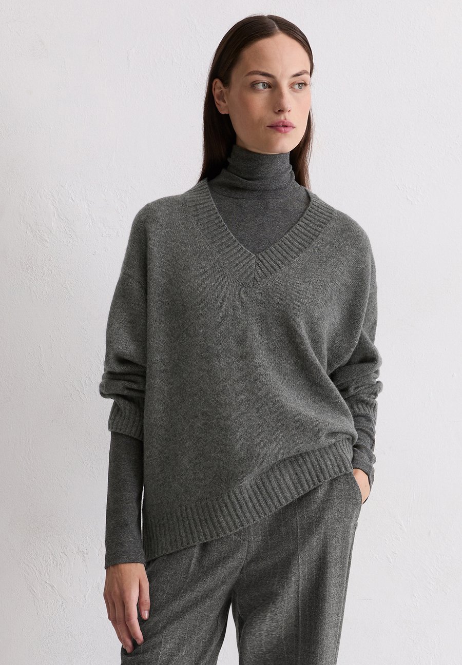 Джемпер Marc O'Polo V-NECK RELAXED , Rocky Grey Melange/Dark Grey
Джемпер Marc O'Polo V-NECK RELAXED , Rocky Grey Melange/Dark Grey