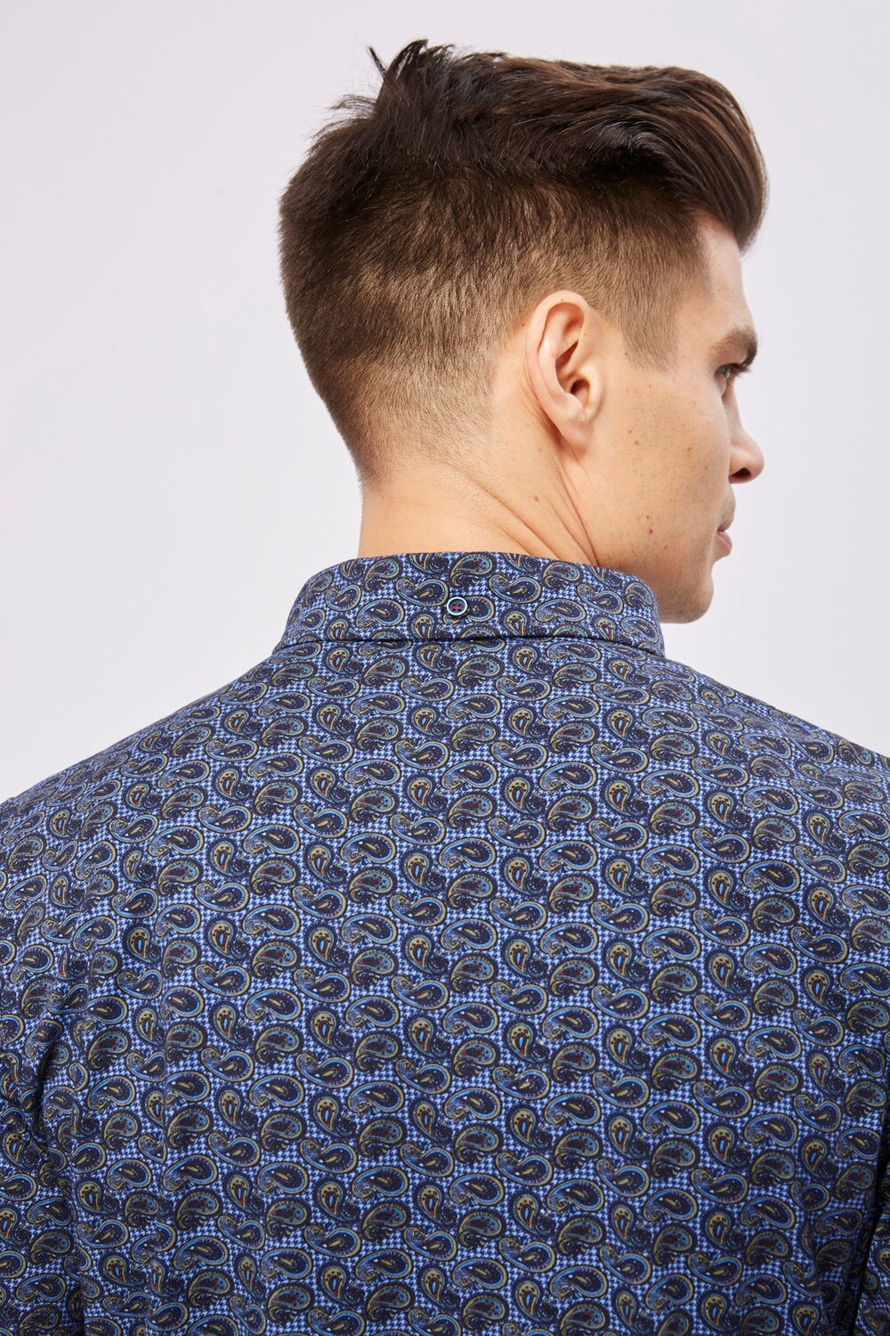 Многоцветная футболка-поло Leo с узором пейсли Luchiano Visconti, мультиколор
Многоцветная футболка-поло Leo с узором пейсли Luchiano Visconti, мультиколор