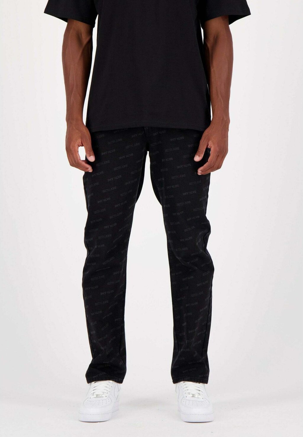 Джинсы прямого кроя LOGOMANIA Sixth June, черный
Джинсы прямого кроя LOGOMANIA Sixth June, черный