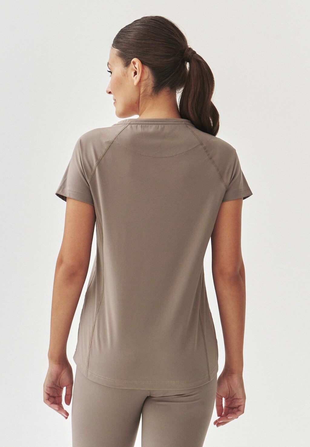 Базовая футболка ELENA TATUUM, бежевый
Базовая футболка ELENA TATUUM, бежевый