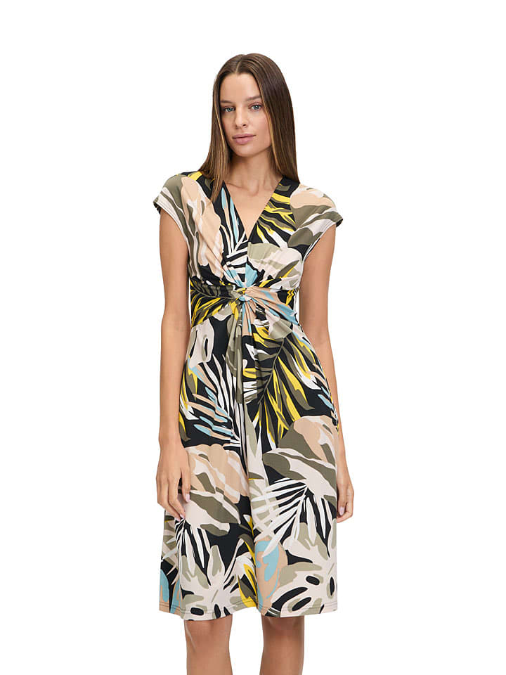 Платье до колена Betty Barclay, цвет schwarz-beige
Платье до колена Betty Barclay, цвет schwarz-beige