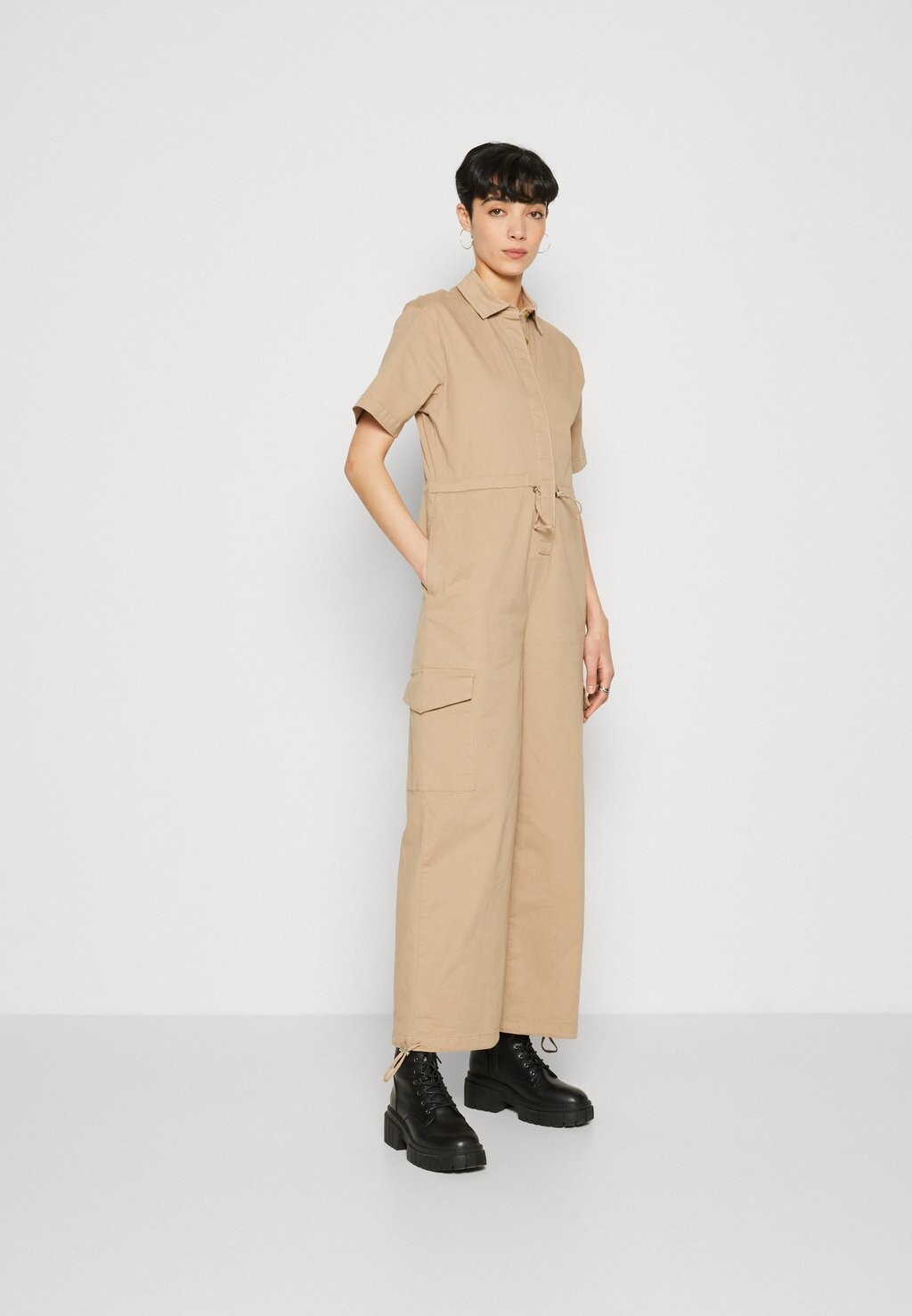 Комбинезон Anna Field, коричнево-серый
Комбинезон Anna Field, коричнево-серый