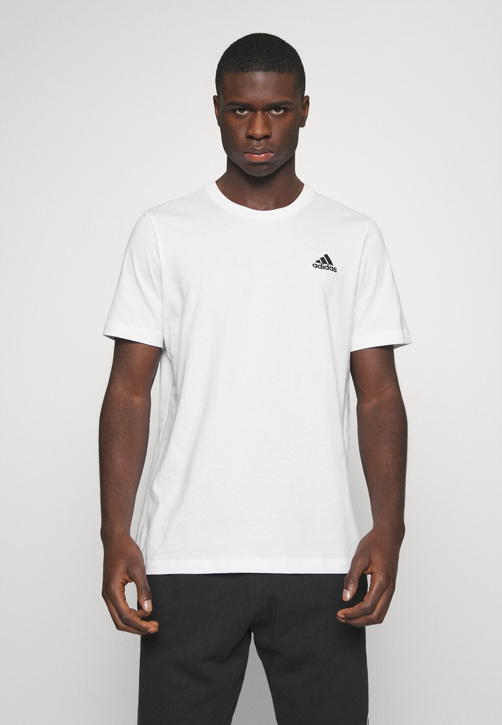 Базовая футболка Essentials Single Embroidered Small Logo adidas Sportswear, белая
Базовая футболка Essentials Single Embroidered Small Logo adidas Sportswear, белая