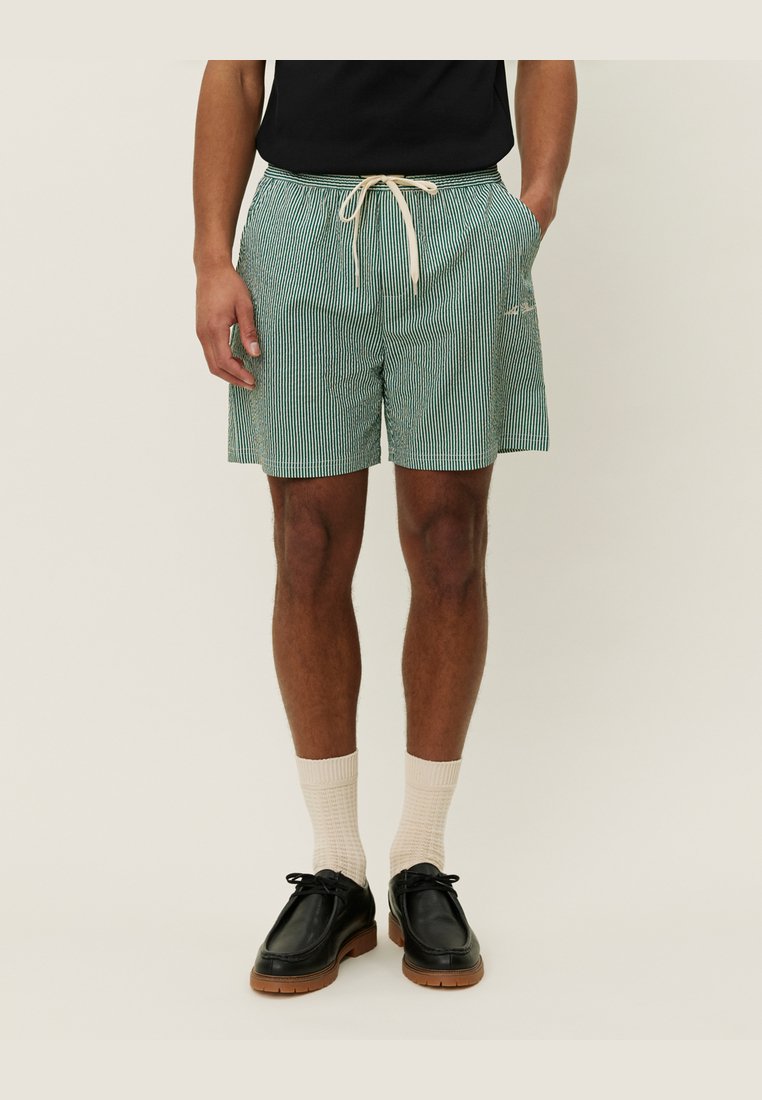 Шорты STAN Les Deux, зеленый
Шорты STAN Les Deux, зеленый