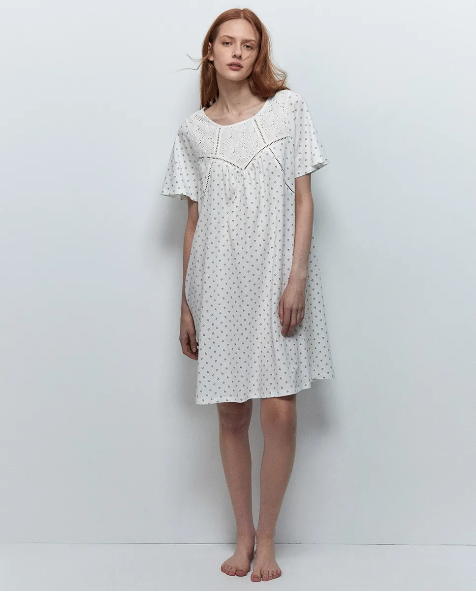 Ночная сорочка с цветочным кружевом Sfera, светло-серый
Ночная сорочка с цветочным кружевом Sfera, светло-серый