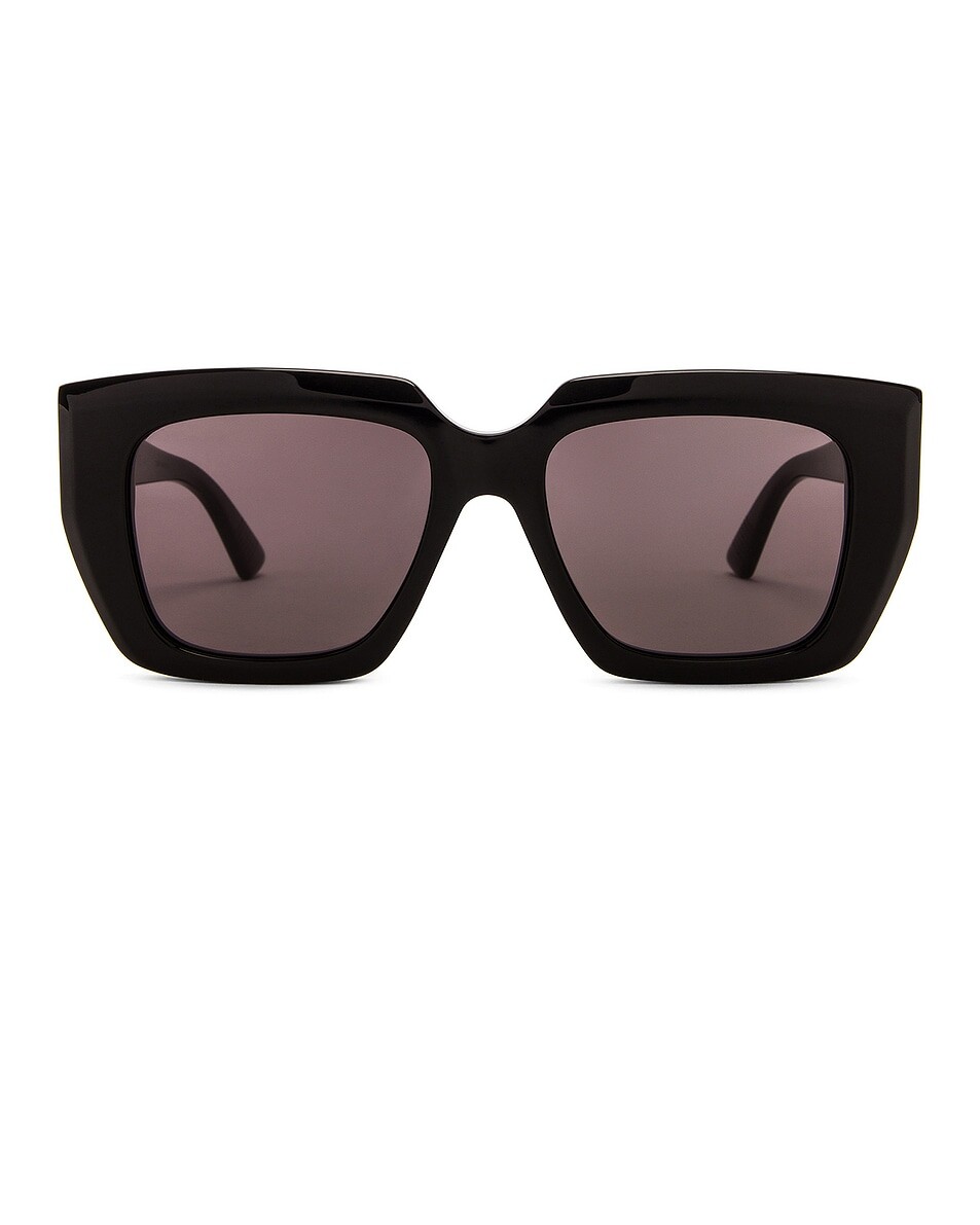 Классические квадратные солнцезащитные очки с лентой Bottega Veneta, цвет Shiny Black
Классические квадратные солнцезащитные очки с лентой Bottega Veneta, цвет Shiny Black