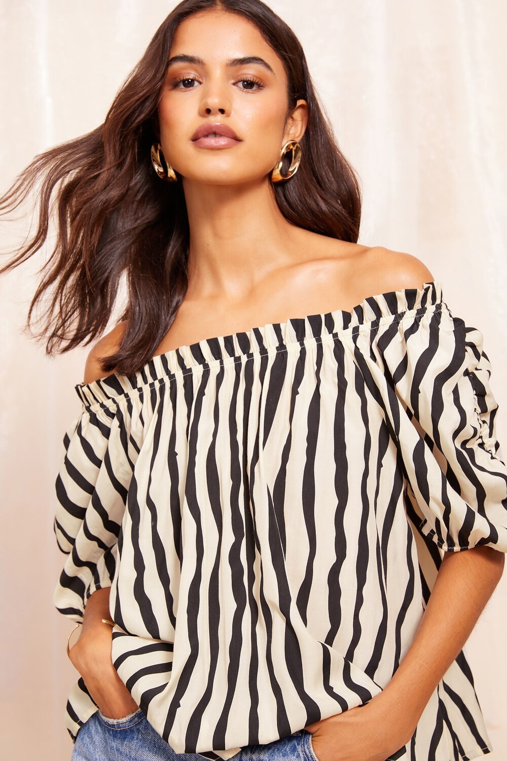 Шорты с открытыми плечами, эластичный топ Friends Like These, черный
Шорты с открытыми плечами, эластичный топ Friends Like These, черный