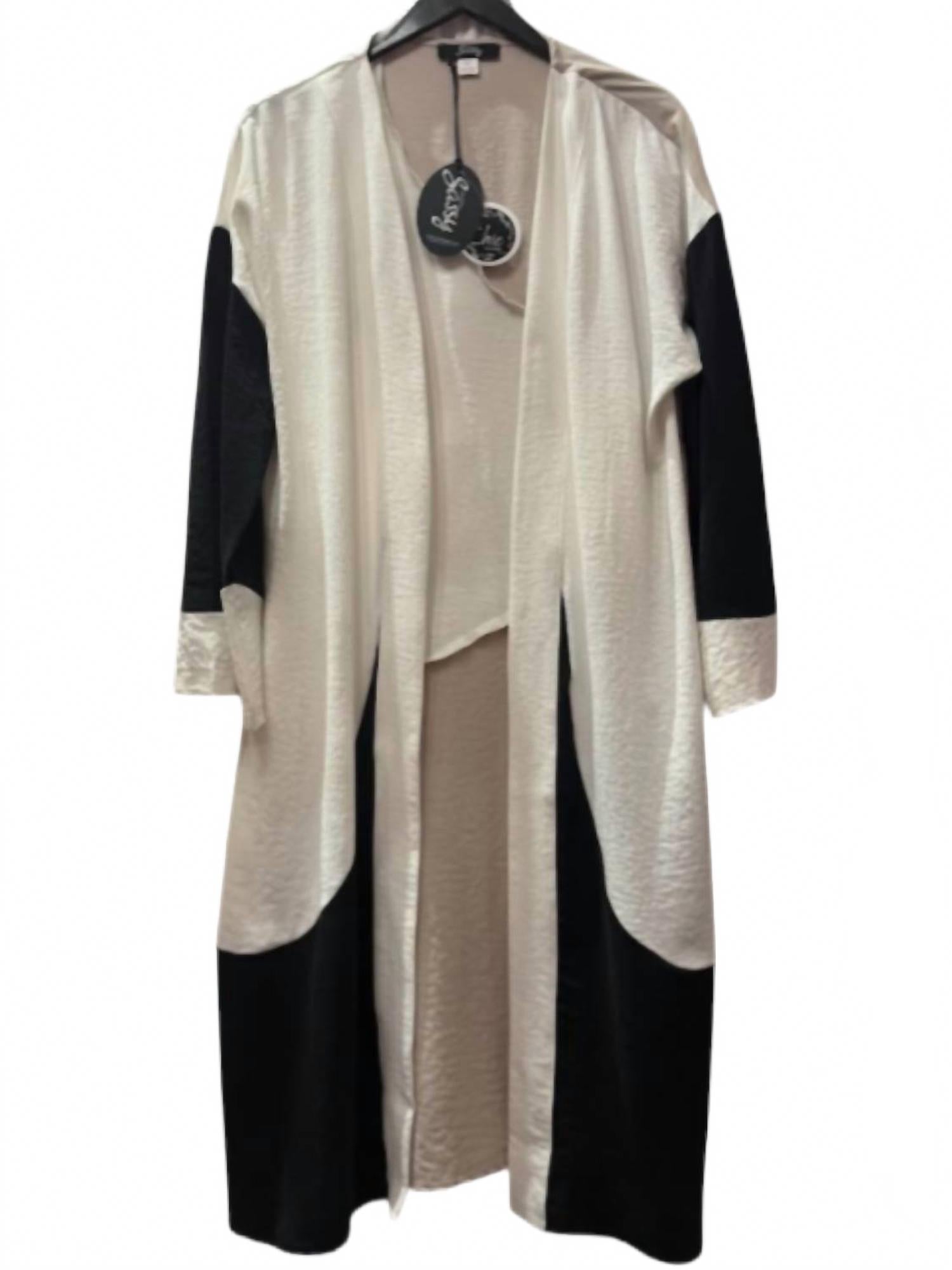 Женский легкий кардиган в черно-бело-бежевом цвете EverSASSY
Женский легкий кардиган в черно-бело-бежевом цвете EverSASSY