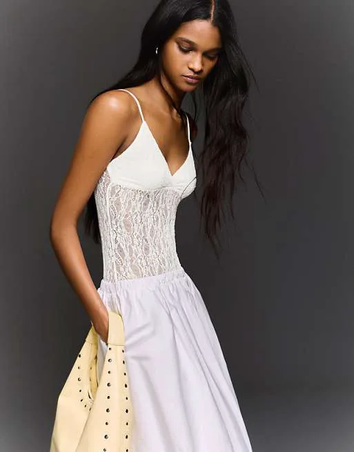 Белое кружевное боди с бретелями Bershka
Белое кружевное боди с бретелями Bershka