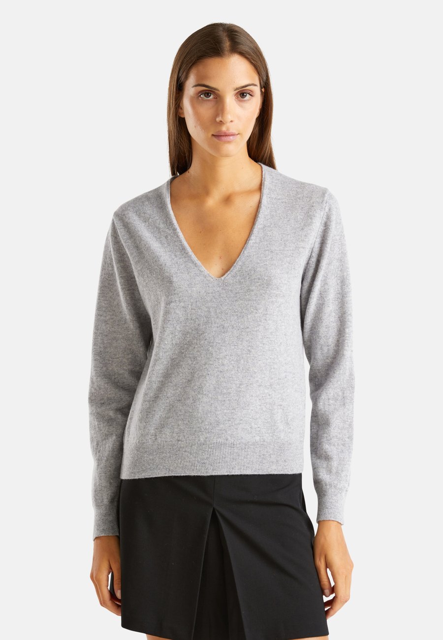 Джемпер United Colors of Benetton V-NECK, Grey
Джемпер United Colors of Benetton V-NECK, Grey