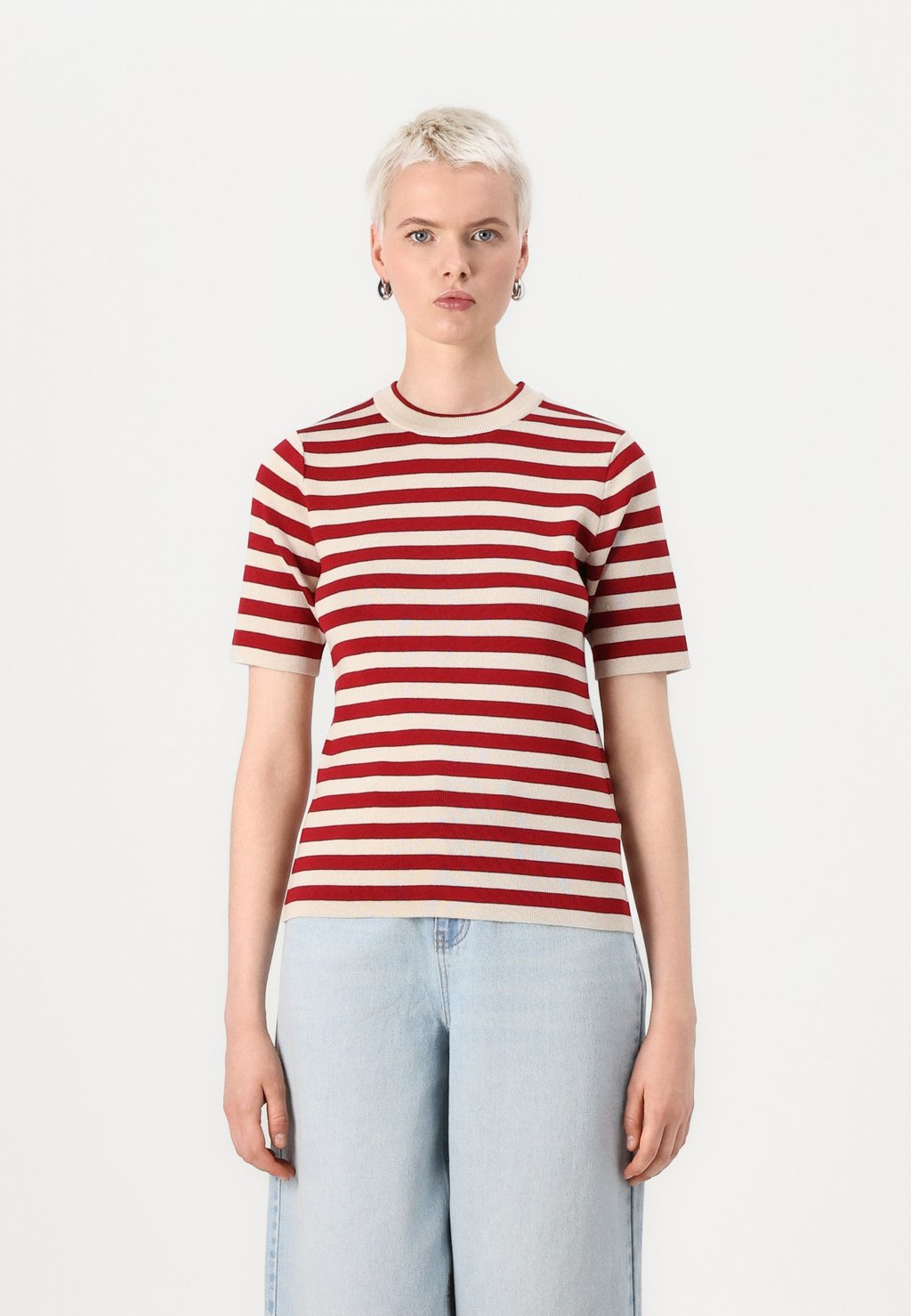 Футболка с принтом OBJESTER Object, песочный
Футболка с принтом OBJESTER Object, песочный