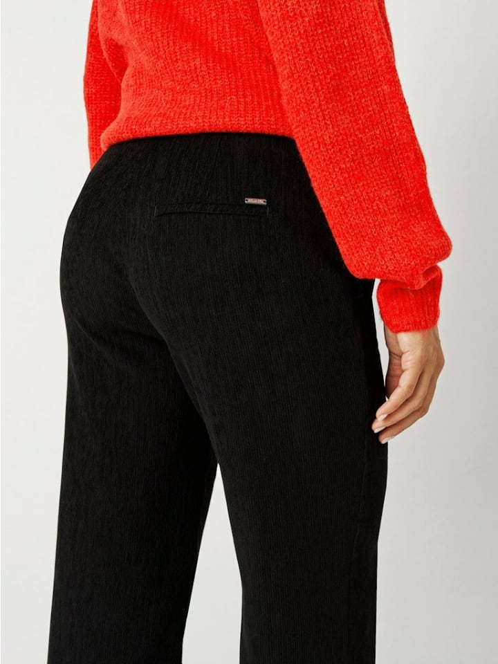 Тканевые брюки Toni
Тканевые брюки Toni