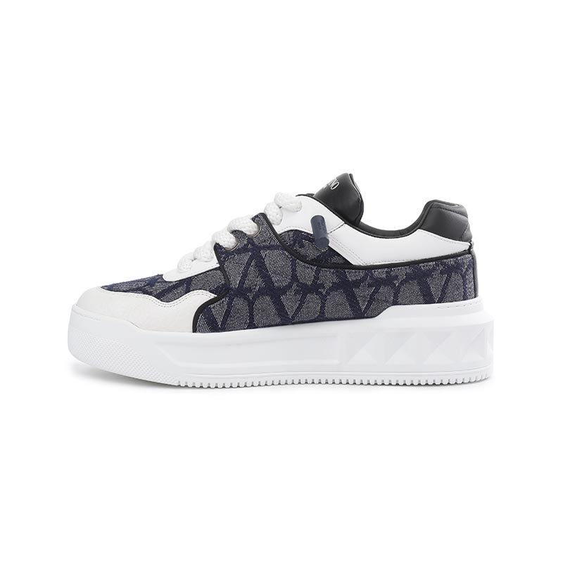 Valentino ONE STUD XL низкие скейтерские кроссовки мужские джинсово-синие 
Valentino ONE STUD XL низкие скейтерские кроссовки мужские джинсово-синие