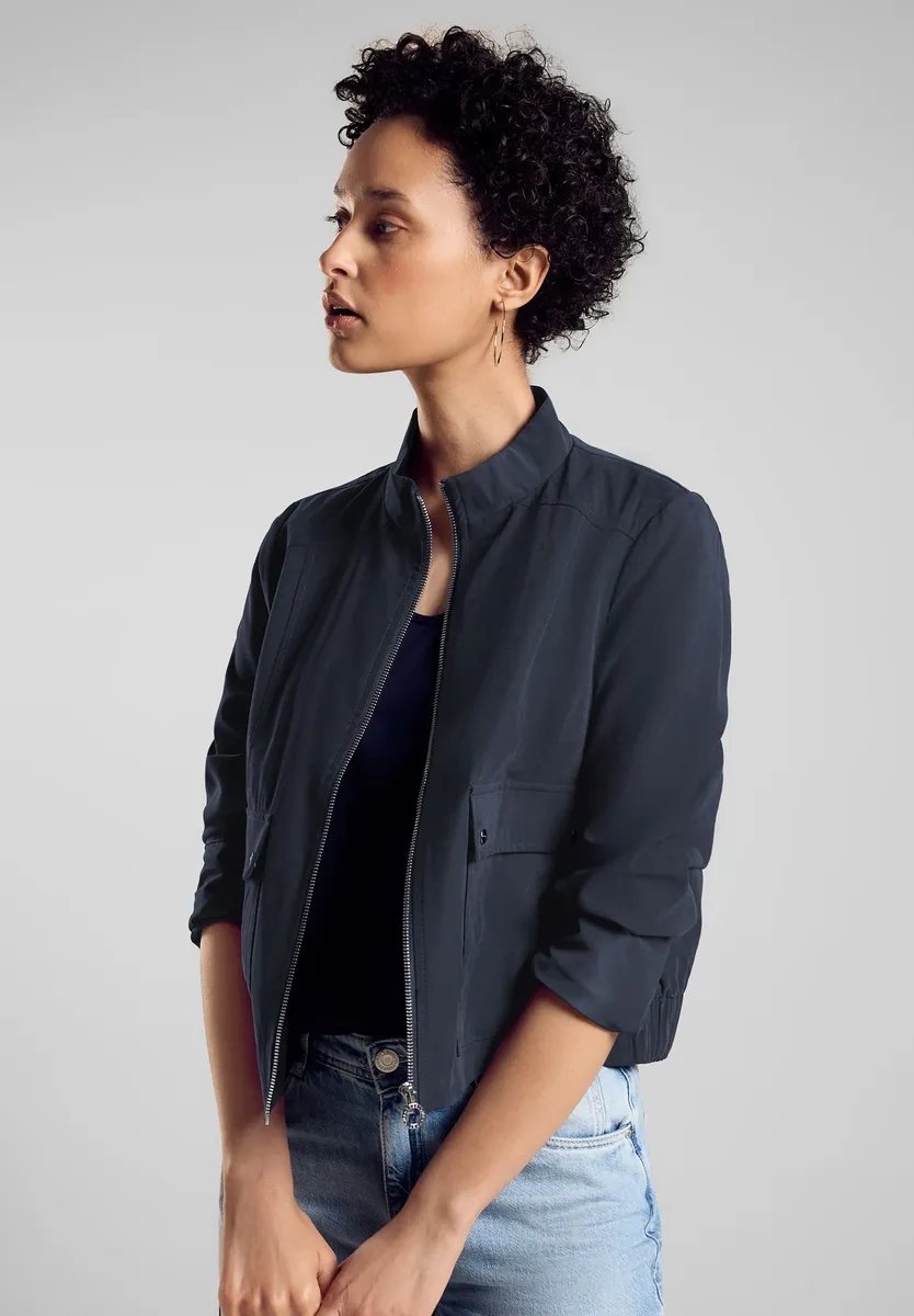 STREET ONE короткая куртка, без капюшона, с пришитыми карманами, синий
STREET ONE короткая куртка, без капюшона, с пришитыми карманами, синий