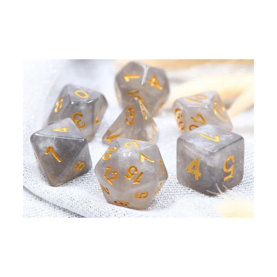 Набор Poly — оникс с золотом (7), Dice Sets - Resin/Acrylic - Black, Grey, White, & Metallics (Foam Brain Games)
Набор Poly — оникс с золотом (7), Dice Sets - Resin/Acrylic - Black, Grey, White, & Metallics (Foam Brain Games)
