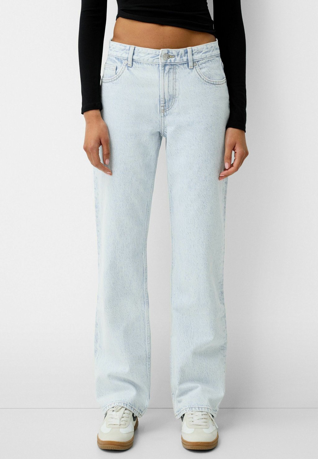 Джинсы прямого кроя Bershka, светло-голубой 
Джинсы прямого кроя Bershka, светло-голубой